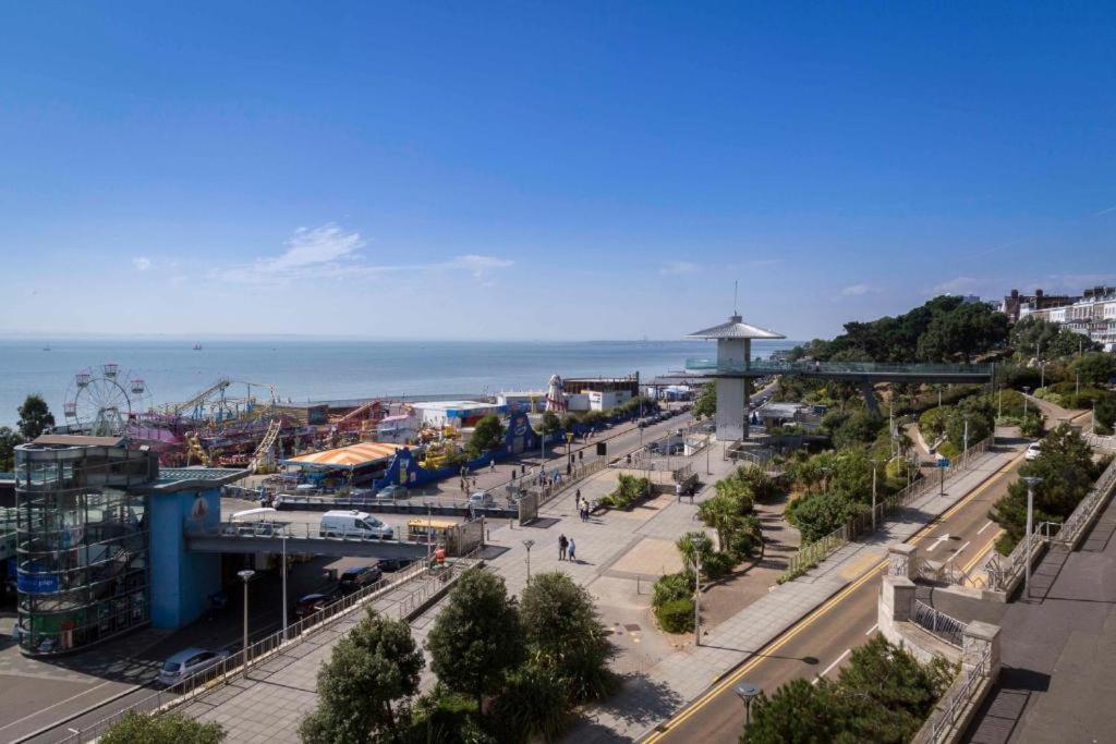 Marine Villa Hotel & Suites - Close To Beach, Train Station & Southend Airport Ngoại thất bức ảnh